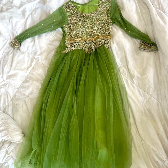 Green Pakistani/Indian Dress - Picture 2 of 3